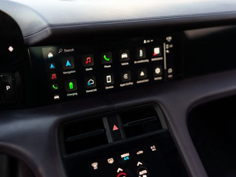 Used 2021 Porsche Taycan image 20