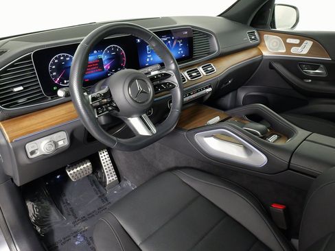 Used 2024 Mercedes-Benz GLS 450 4MATIC w/ AMG Line Exterior image 28