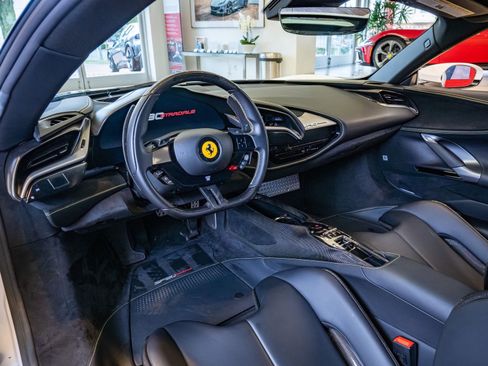 Used 2022 Ferrari SF90 Stradale AWD/4WD image 9