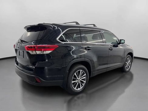 Used 2019 Toyota Highlander XLE AWD/4WD image 10