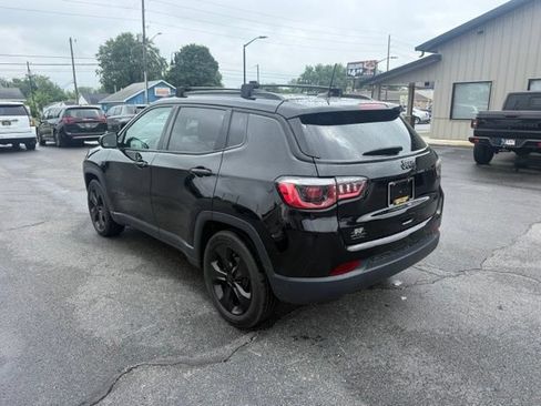 Used 2019 Jeep Compass Latitude FWD image 3