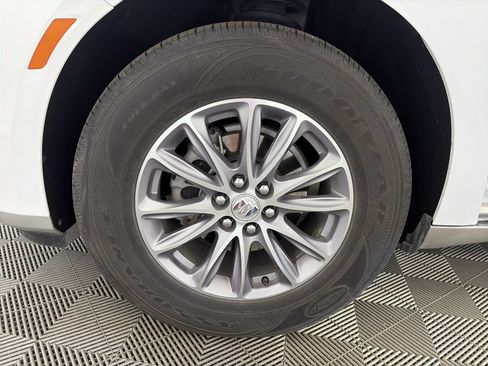 Used 2024 Buick Enclave Essence FWD image 15
