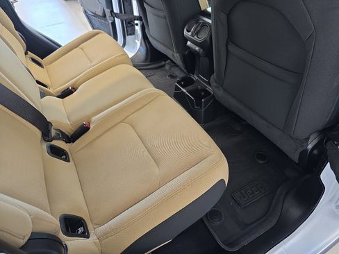 Used 2023 Jeep Gladiator Sport AWD/4WD image 19