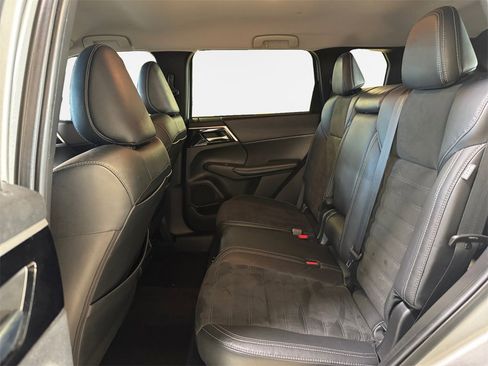 Used 2022 Mitsubishi Outlander SE image 24