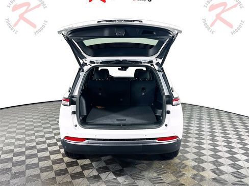 New 2026 Jeep Grand Cherokee Altitude image 16