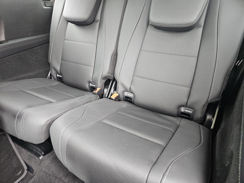 Certified 2026 Mercedes-Benz GLS 450 4MATIC image 31