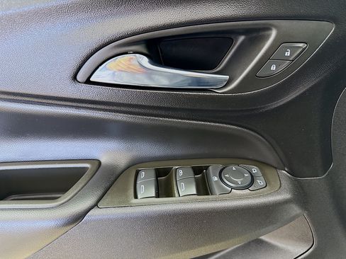 Used 2024 Chevrolet Equinox LT FWD image 19