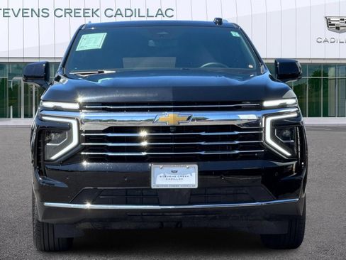 Used 2025 Chevrolet Suburban LT RWD image 8