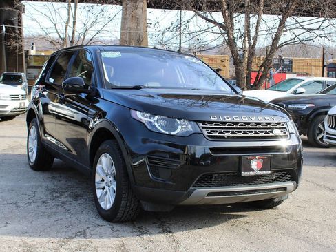 Used 2017 Land Rover Discovery Sport SE image 1