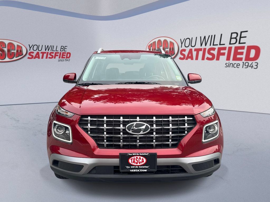 Certified 2024 Hyundai Venue Limited FWD image 2