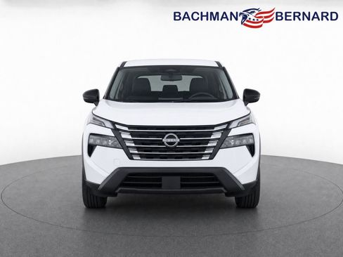 Used 2024 Nissan Rogue S AWD/4WD image 2