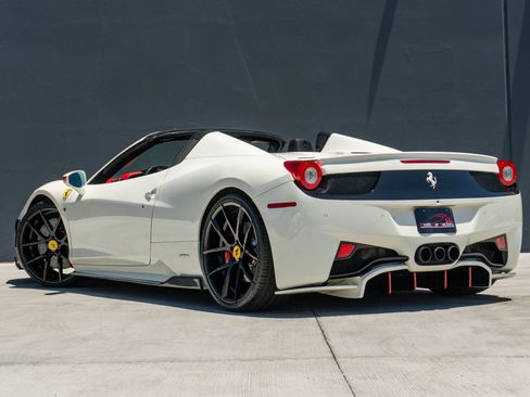 Used 2014 Ferrari 458 Spider RWD image 12