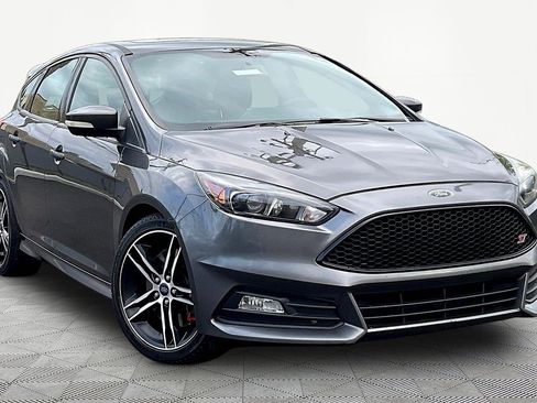 Used 2015 Ford Focus ST w/ Equipment Group 402A FWD image 3