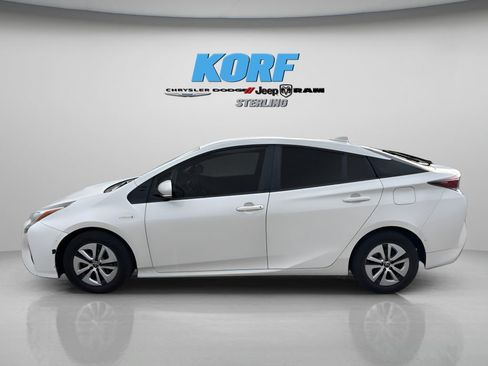 Used 2018 Toyota Prius Two image 2