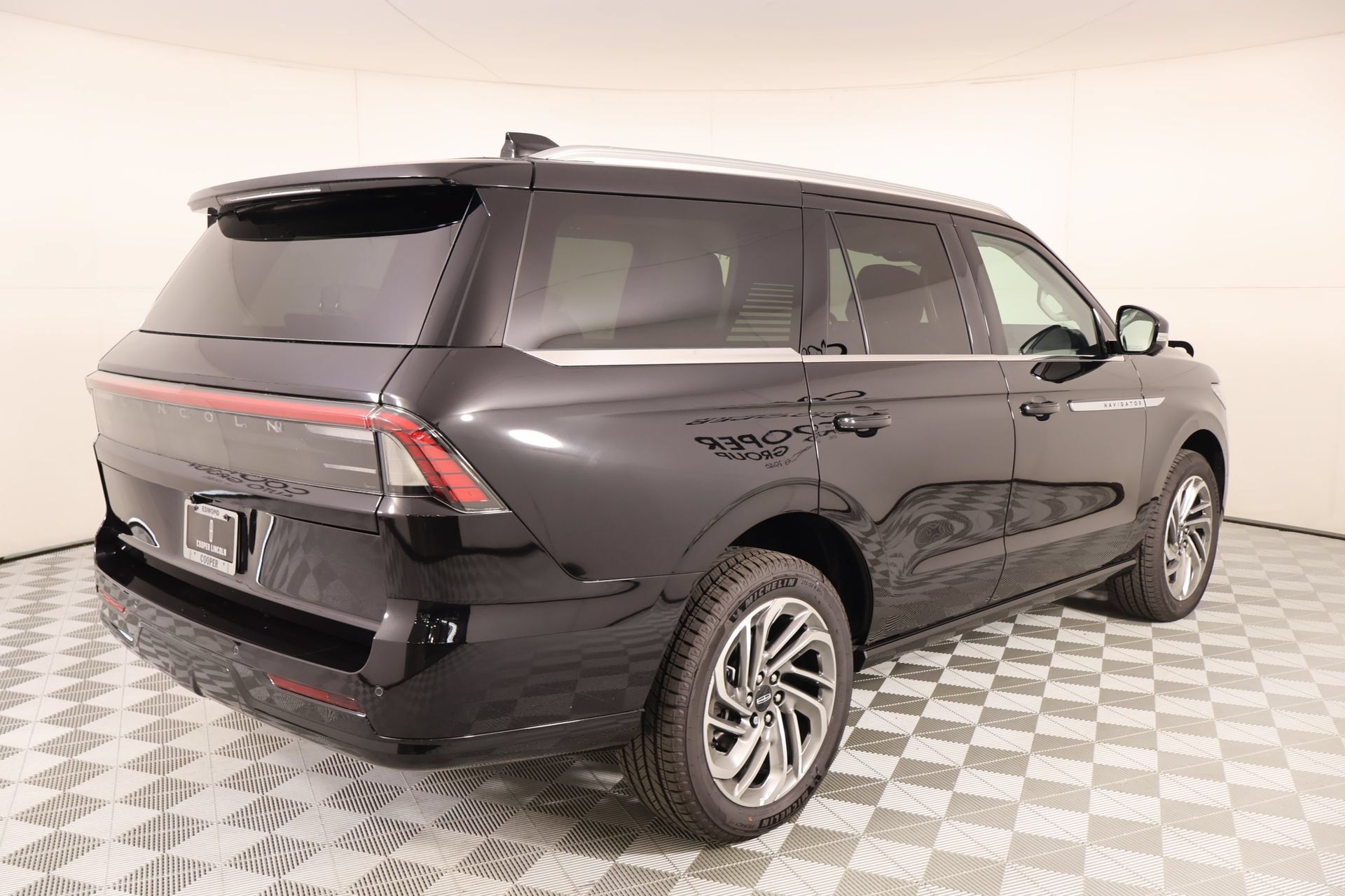 New 2025 Lincoln Navigator Reserve AWD/4WD image 23