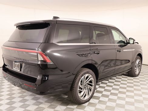New 2025 Lincoln Navigator Reserve AWD/4WD image 23