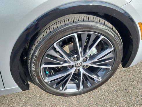 Certified 2025 Toyota Prius XLE image 8