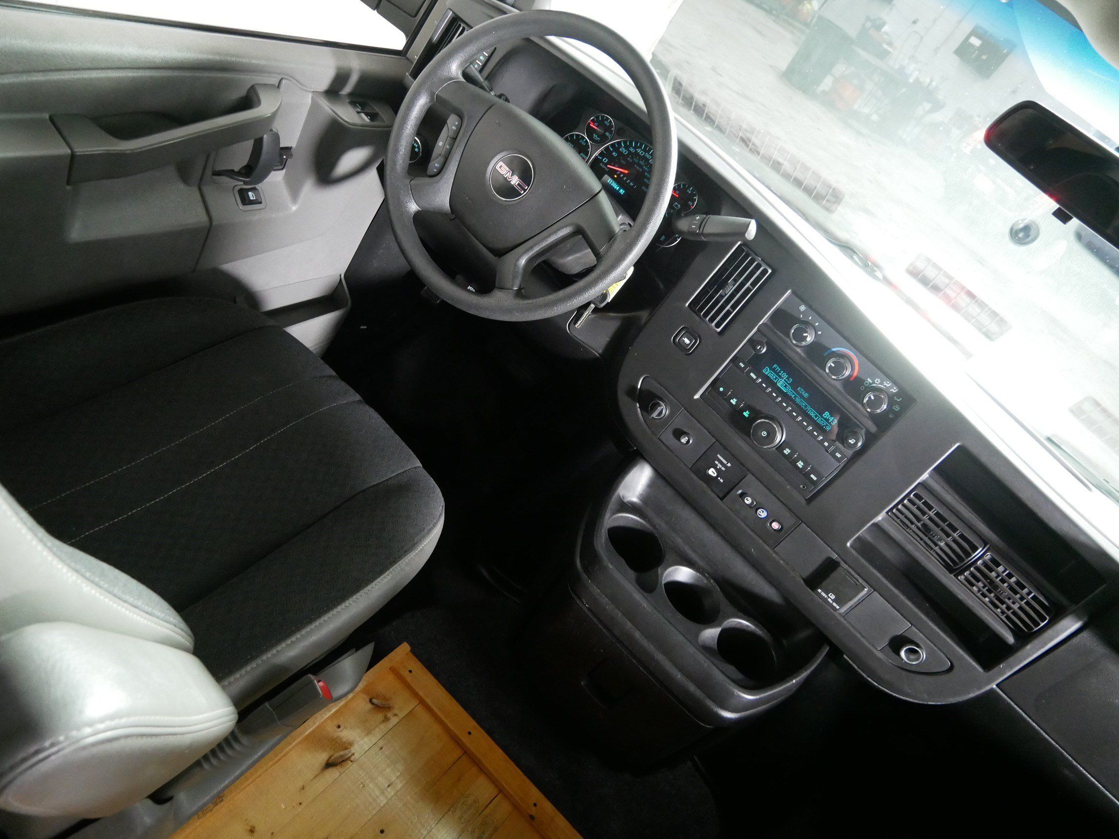 Used 2019 GMC Savana 2500 w/ Driver Convenience Package RWD image 9