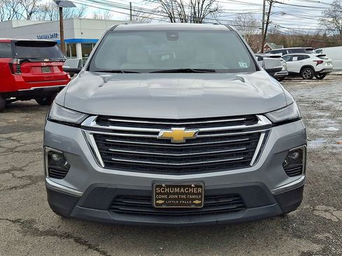 Used 2024 Chevrolet Traverse LT image 2