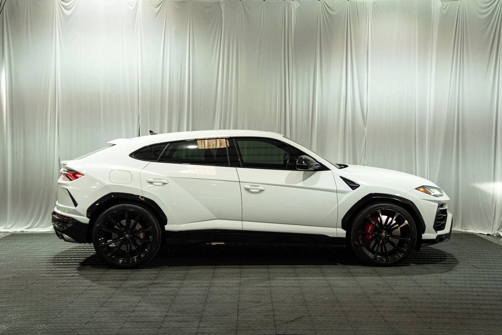 Used 2022 Lamborghini Urus AWD/4WD image 5