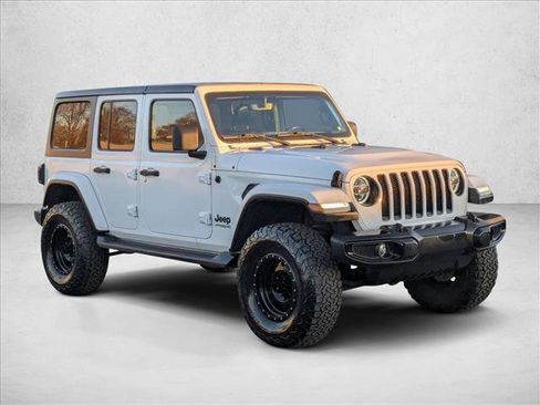 Used 2018 Jeep Wrangler Unlimited Sahara w/ Uconnect 4C Nav & Sound Group image 3