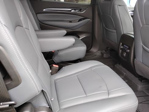 Used 2023 Buick Enclave Essence image 19
