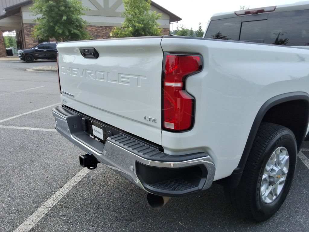 Certified 2025 Chevrolet Silverado 2500 LTZ w/ LTZ Plus Package AWD/4WD image 15