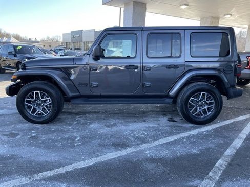 Used 2025 Jeep Wrangler Sahara image 8