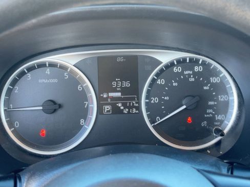 Used 2020 Nissan Kicks S image 18