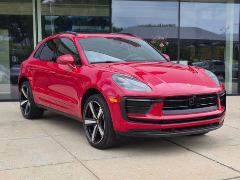Certified 2025 Porsche Macan AWD/4WD image 7