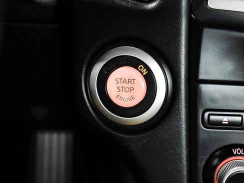 Used 2013 Nissan 370Z Touring image 22