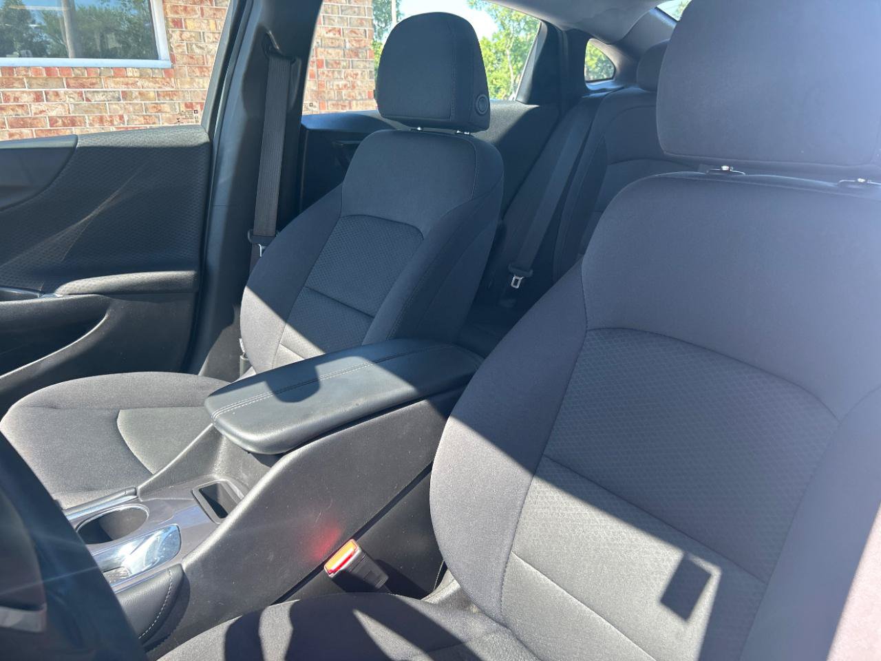 Used 2017 Chevrolet Malibu LT FWD image 19