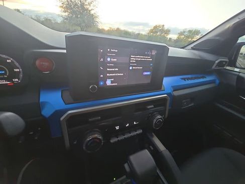 Certified 2025 Toyota Tacoma TRD Off-Road image 19