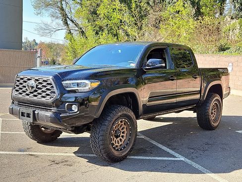 Used 2023 Toyota Tacoma TRD Off-Road w/ Technology Package AWD/4WD image 3