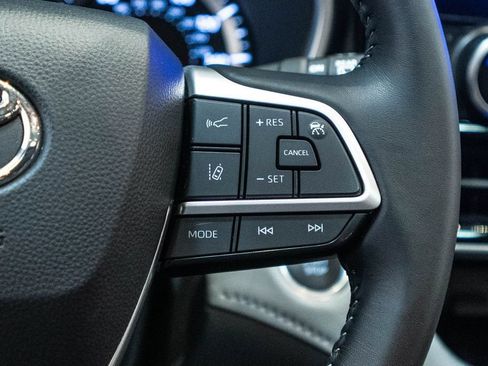 Certified 2026 Toyota Highlander XLE AWD/4WD image 19