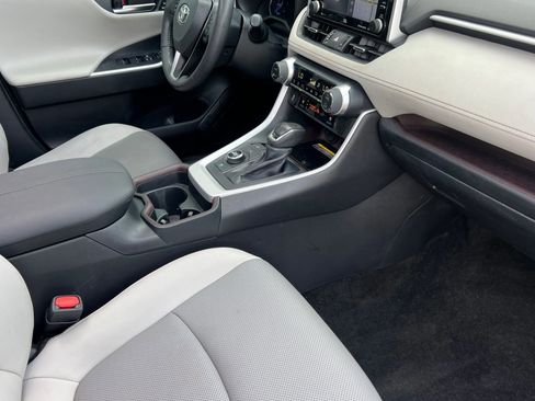 Certified 2020 Toyota RAV4 Limited AWD/4WD image 16