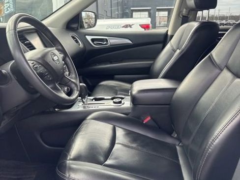 Used 2018 Nissan Pathfinder SL w/ Midnight Edition Package image 9