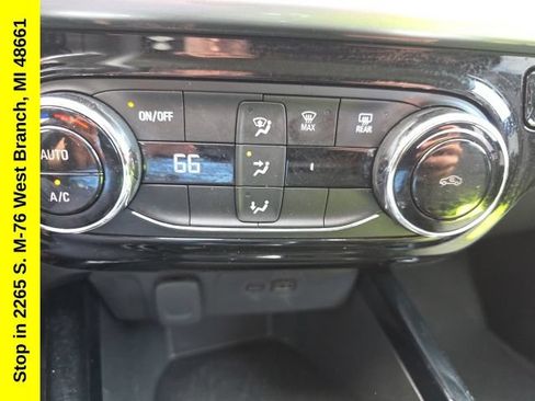 Used 2025 Chevrolet Trax LT FWD image 25