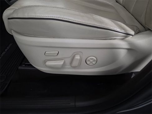 Used 2020 Hyundai Palisade Limited w/ Winter Weather Package image 12