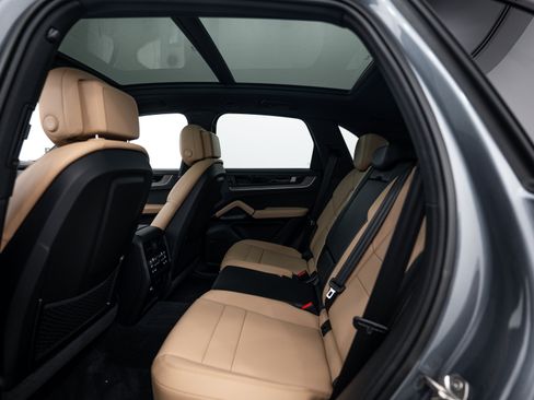 Certified 2026 Porsche Cayenne AWD/4WD image 24