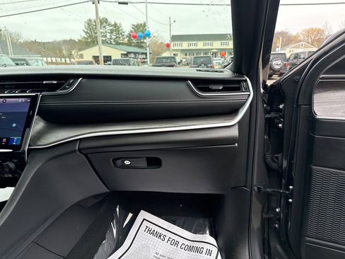 Certified 2024 Jeep Grand Cherokee Limited image 31