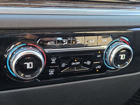 Used 2025 GMC Sierra 2500 SLE w/ SLE Convenience Package image 33