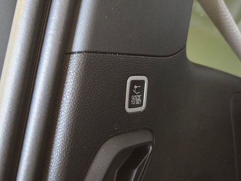 Used 2025 Jeep Wagoneer 4WD image 14