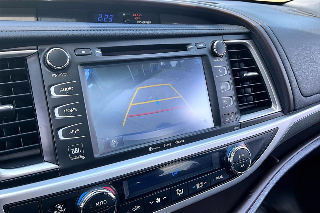 Used 2018 Toyota Highlander Limited Platinum AWD/4WD image 29