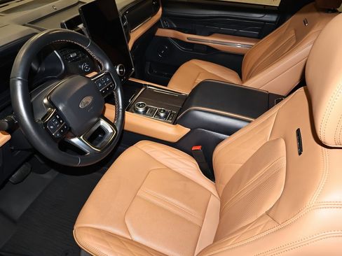 Certified 2024 Ford Expedition Platinum image 36