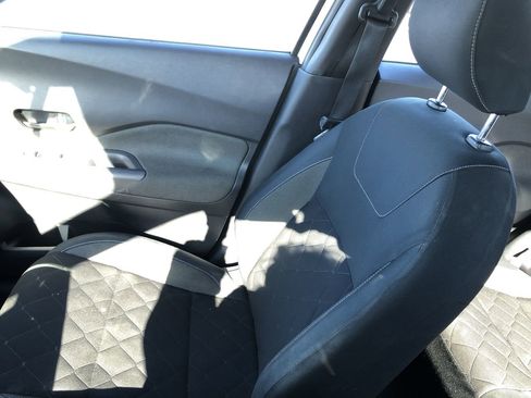 Used 2020 Nissan Kicks S image 22