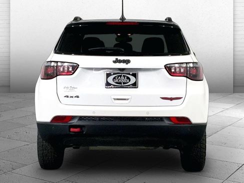 Used 2025 Jeep Compass Trailhawk AWD/4WD image 3