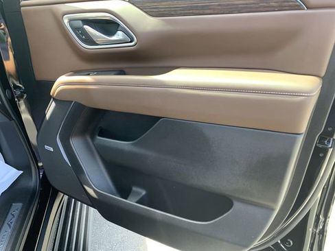 Used 2024 Chevrolet Suburban High Country image 13