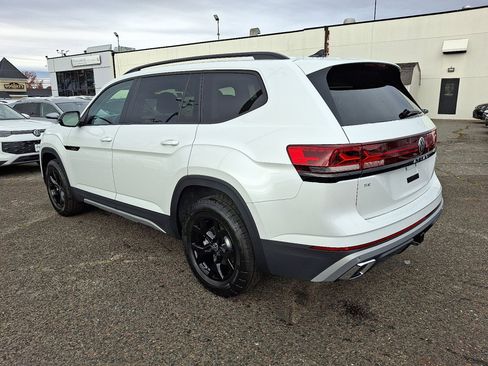 New 2026 Volkswagen Atlas Peak Edition image 7