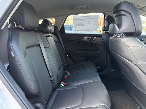 New 2026 Kia Sportage EX image 16